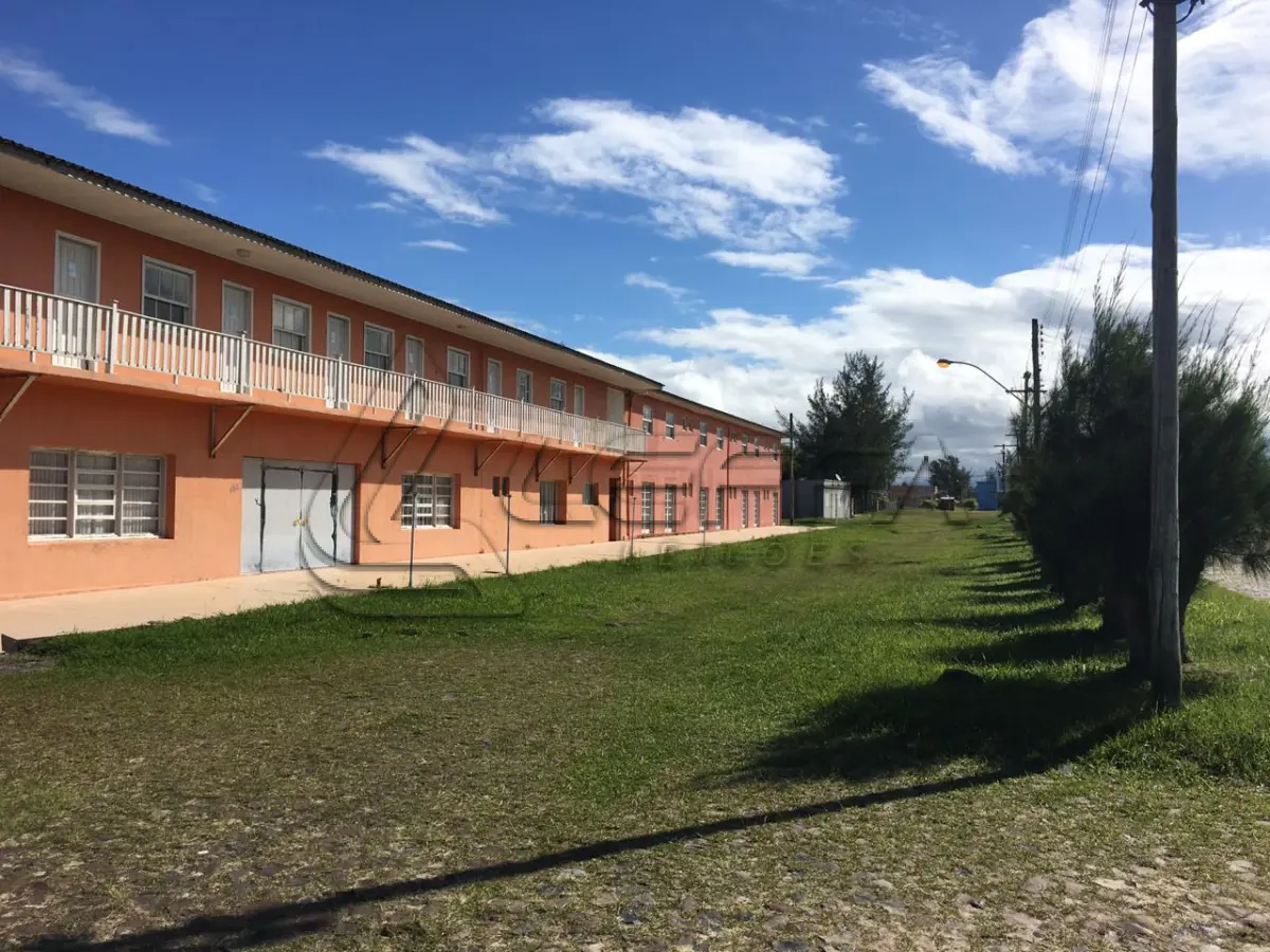 LOTE 004 - UM TERRENO URBANO, COM UM PRÉDIO UTILIZADO COMO HOTEL  EM ARROIO DO SAL/RS