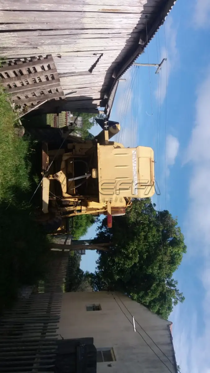 LOTE 020 - Colheitadeira NH 8050, Ano 1988