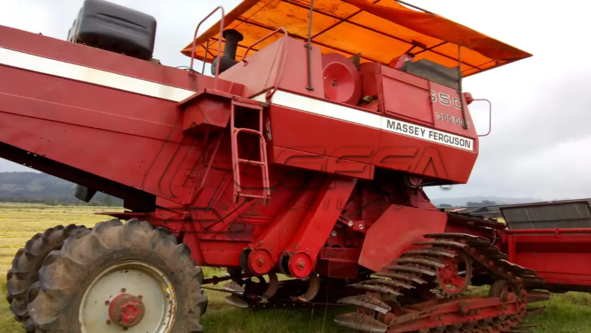 LOTE 018 - Colheitadeira Massey Fergusson 5650 Ano 1998