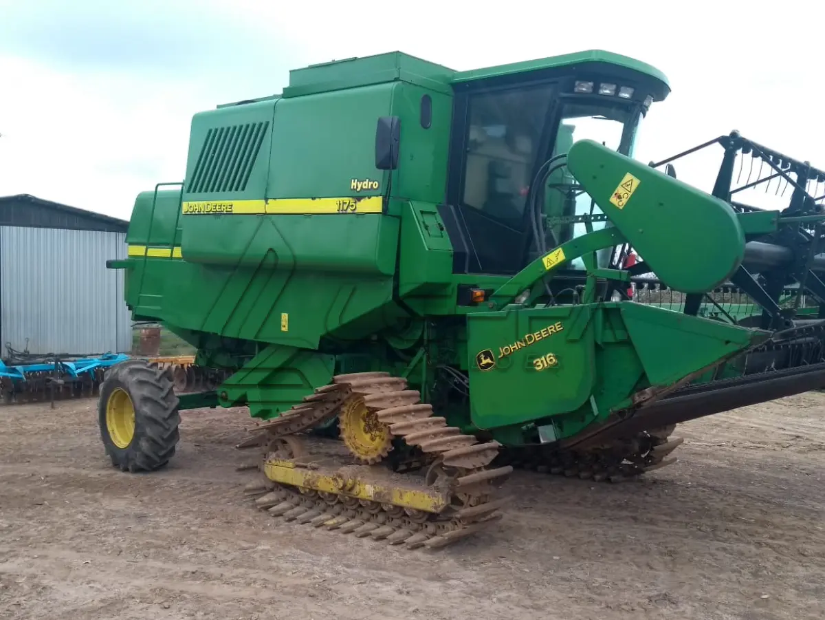 LOTE 019 - Colheitadeira John Deere 1175 com esteira hidro Ano 2008