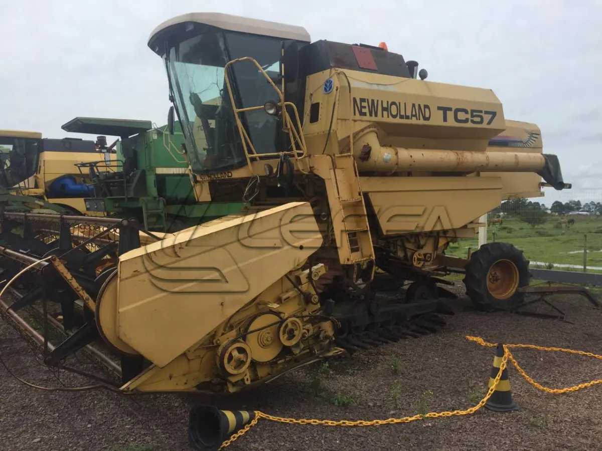 LOTE 003 - COLHEITADEIRA, NEW HOLLAND, ANO E MODELO 1996