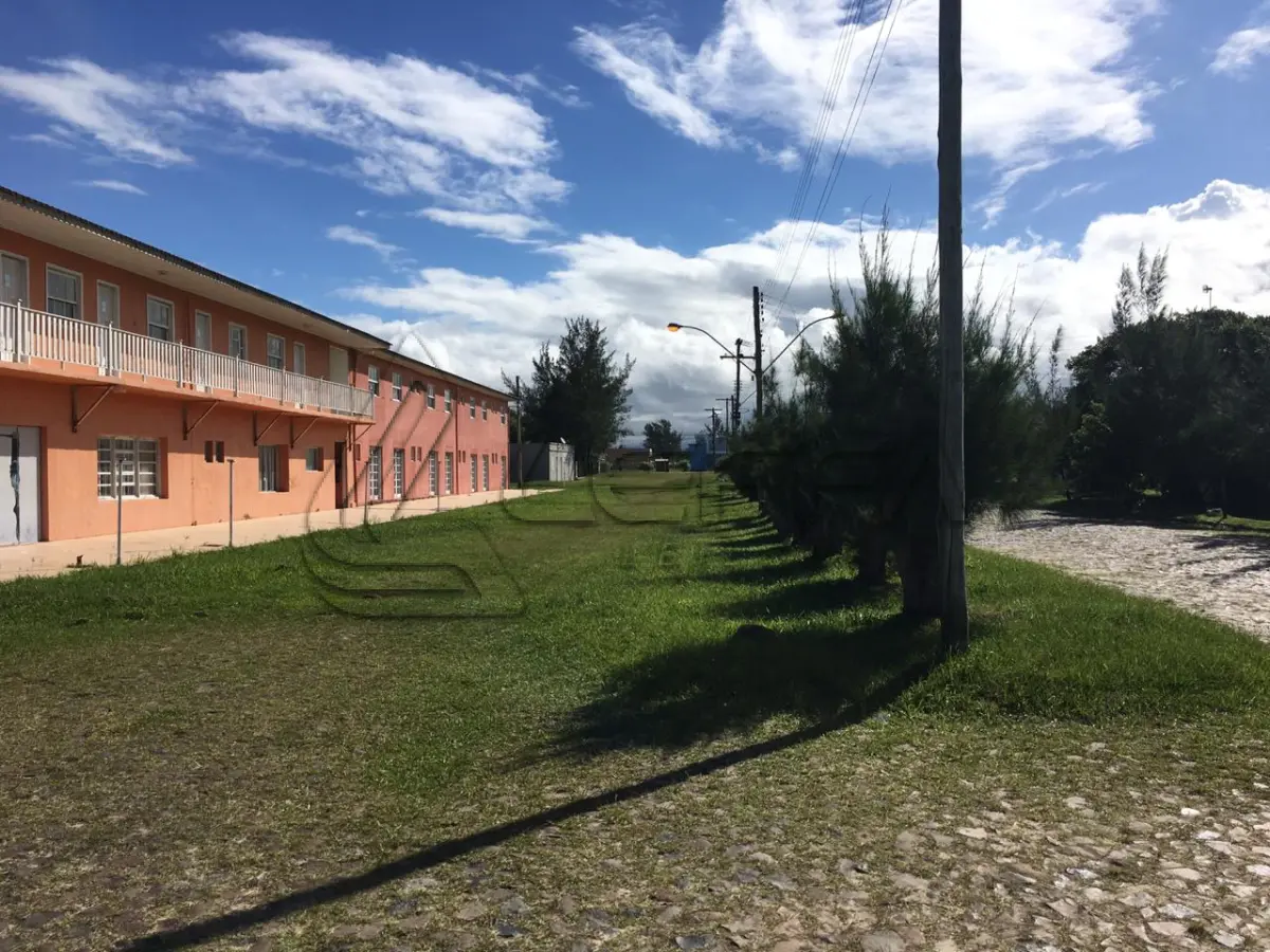LOTE 004 - UM TERRENO URBANO, COM UM PRÉDIO UTILIZADO COMO HOTEL  EM ARROIO DO SAL/RS