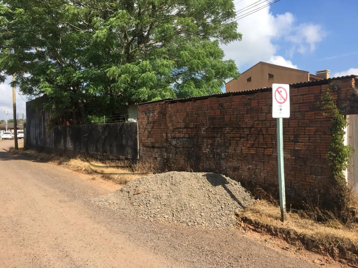 LOTE 001 - Terreno, com benfeitorias, na Rua Salina, em Torres/RS