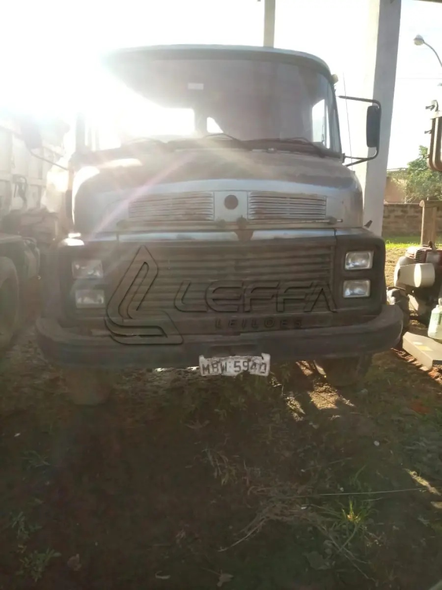 LOTE 006 - CAMINHÃO MERCEDES BENS 1517, ANO 1986