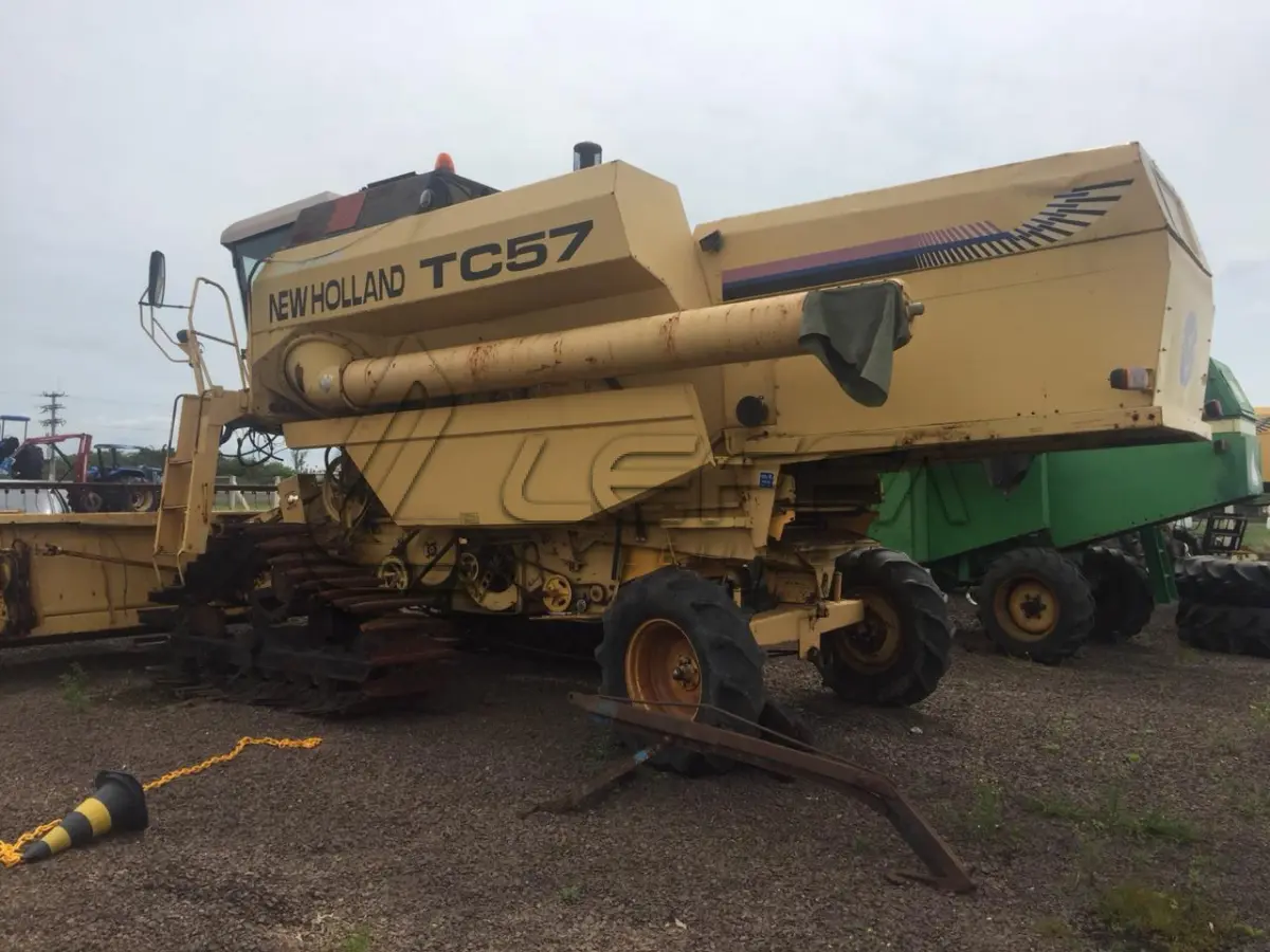 LOTE 003 - COLHEITADEIRA, NEW HOLLAND, ANO E MODELO 1996
