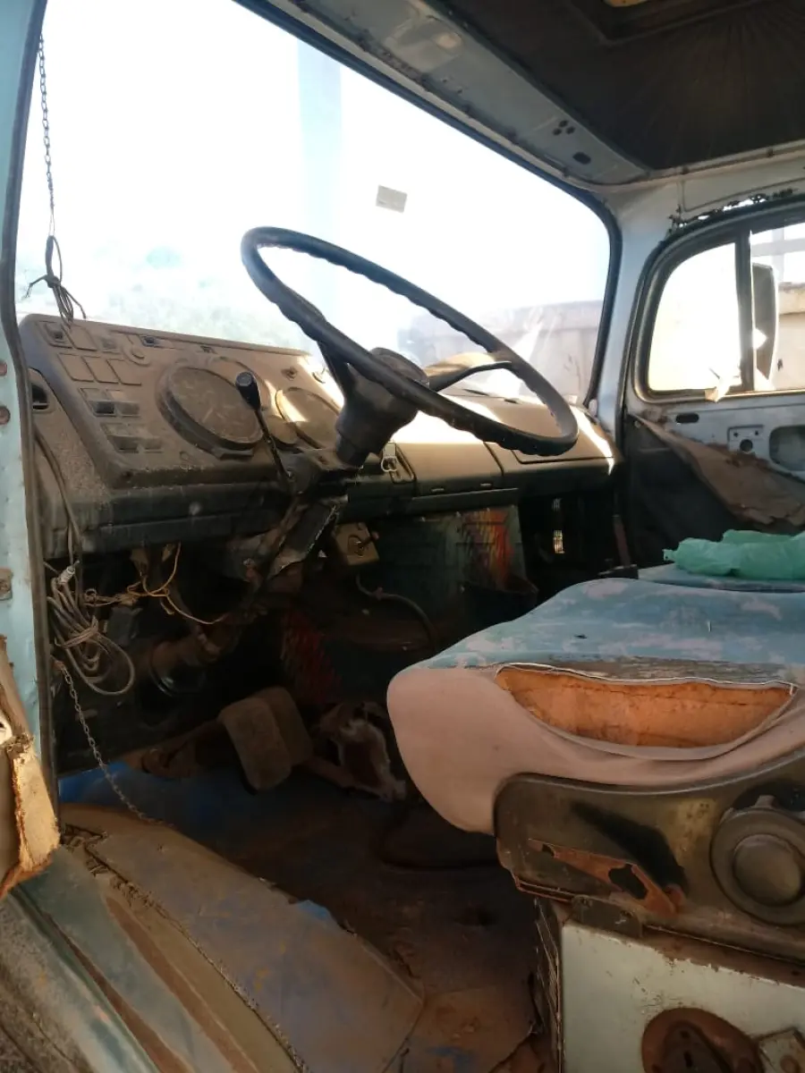 LOTE 006 - CAMINHÃO MERCEDES BENS 1517, ANO 1986