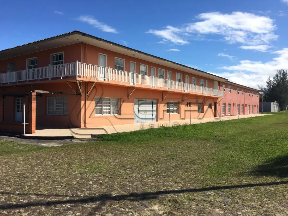 LOTE 004 - UM TERRENO URBANO, COM UM PRÉDIO UTILIZADO COMO HOTEL  EM ARROIO DO SAL/RS