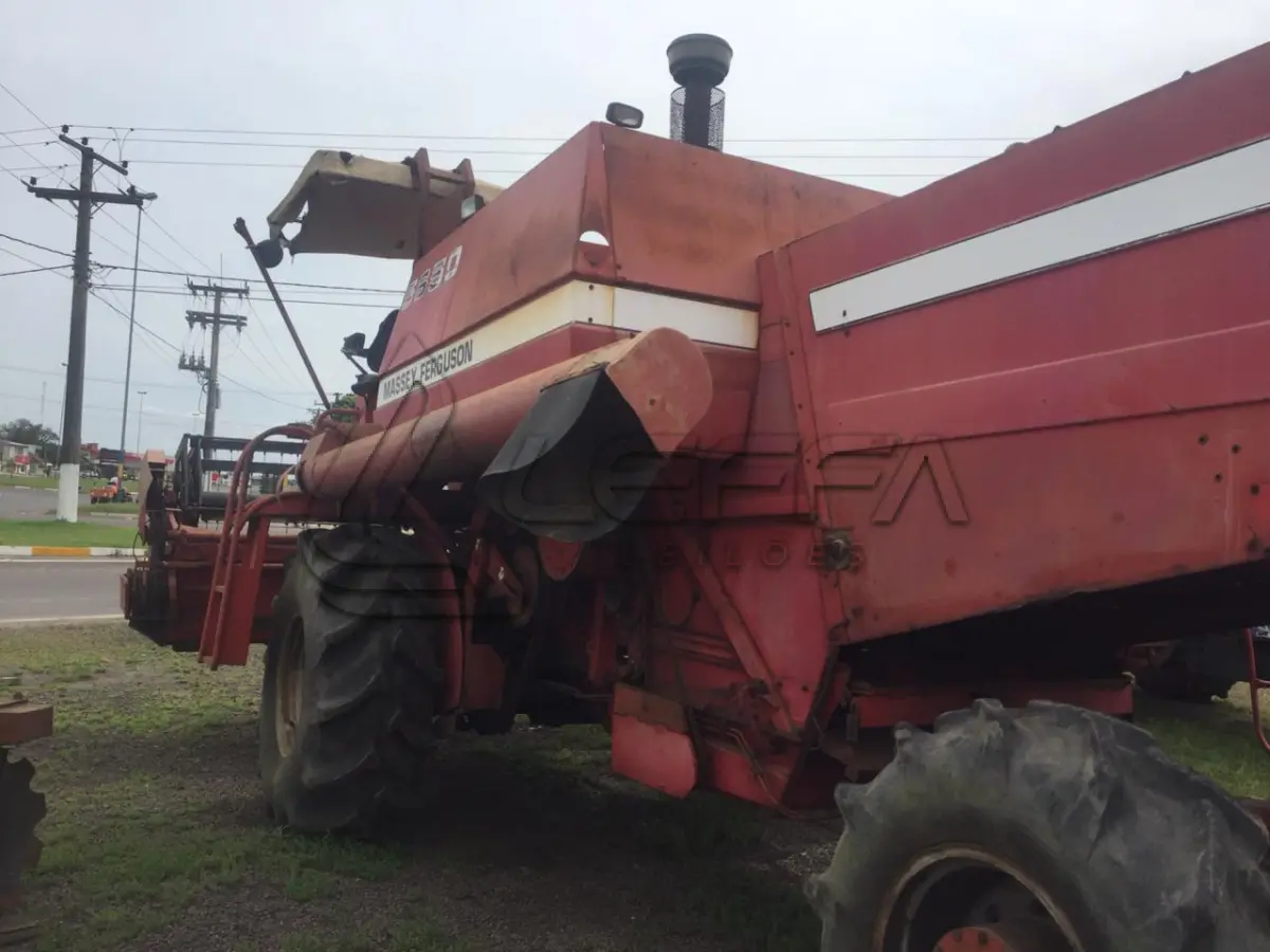 LOTE 002 - COLHEITADEIRA MF, MASSEY FERGUSON, ANO E MODELO 1984