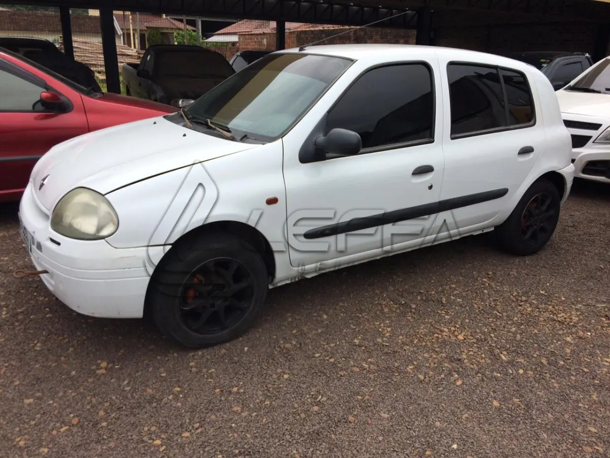 LOTE 004 - Clio Ano e Modelo 2002