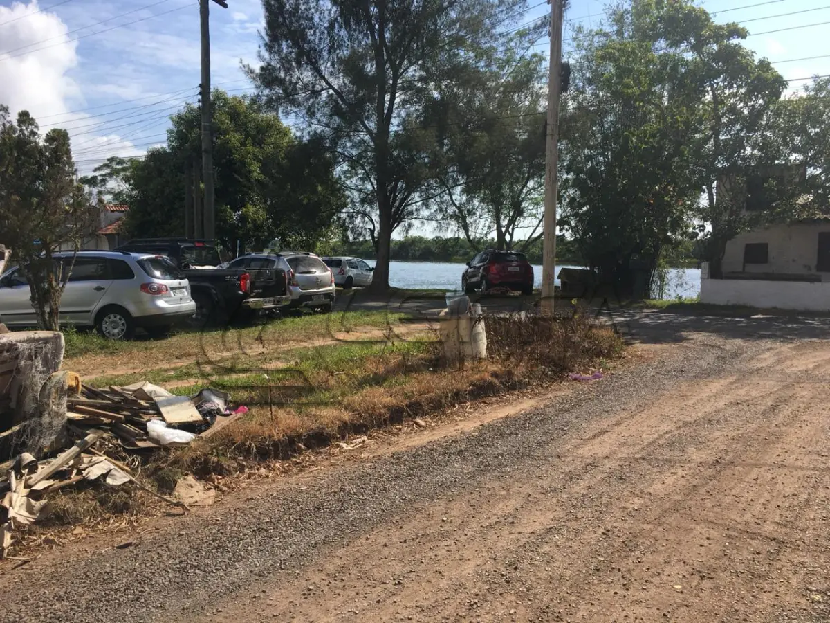 LOTE 001 - Terreno, com benfeitorias, na Rua Salina, em Torres/RS