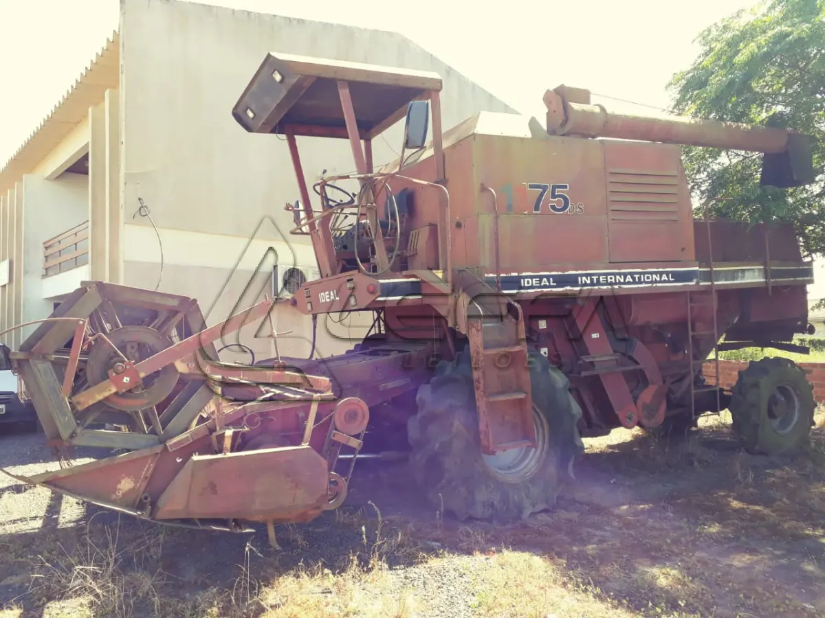 LOTE 007 - COLHEITADEIRA IDEAL 1175, ANO 1988