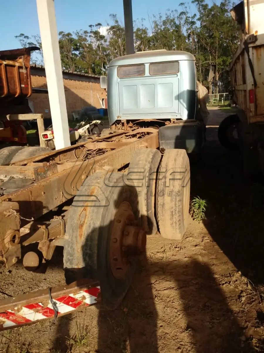LOTE 006 - CAMINHÃO MERCEDES BENS 1517, ANO 1986
