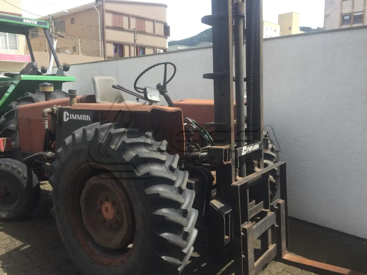 LOTE 006 - TRATOR MF, MASSEY FERGUSON, MODELO MF 65X C/ EMPILHADEIRA