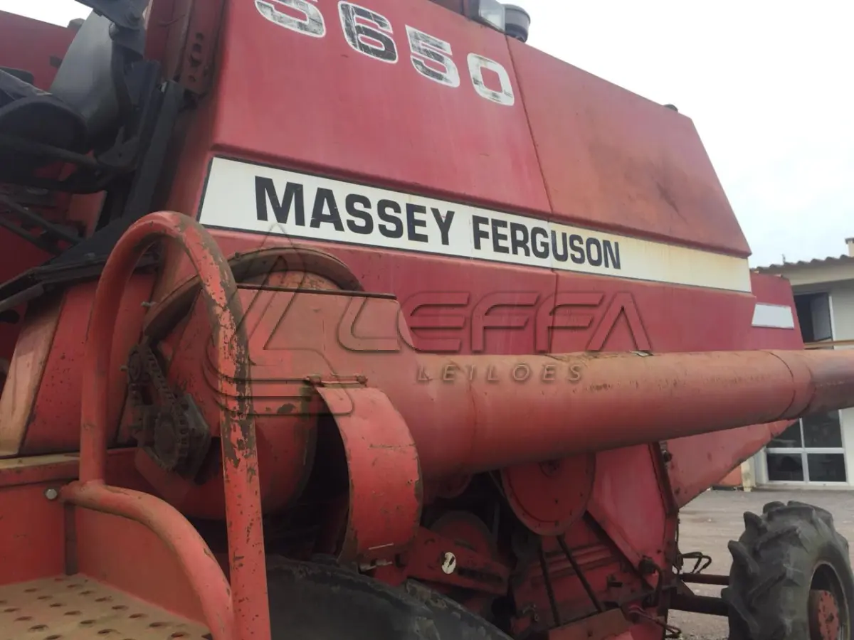 LOTE 002 - COLHEITADEIRA MF, MASSEY FERGUSON, ANO E MODELO 1984
