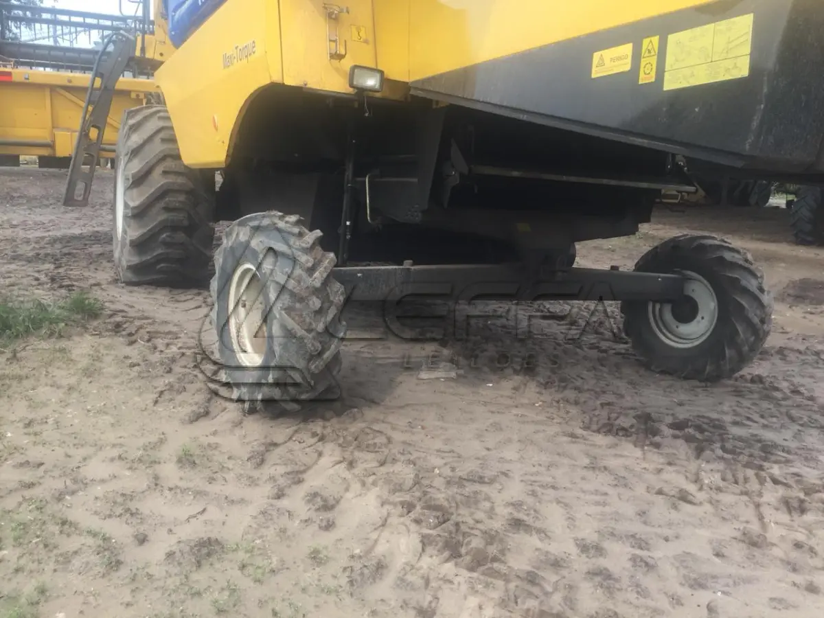 LOTE 004 - COLHEITADEIRA, NEW HOLLAND, MOD TC 5070, ANO 2013