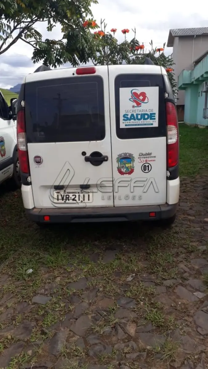 LOTE 003 - VEÍCULO FIAT/DOBLO, ATTRACTIV 1.4, placas IVR-2111, flex, ano e modelo 2014, cor branca