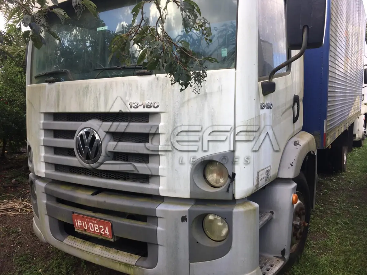 LOTE 001 - UM VEÍCULO VW 13.180, CNM, ANO 2009