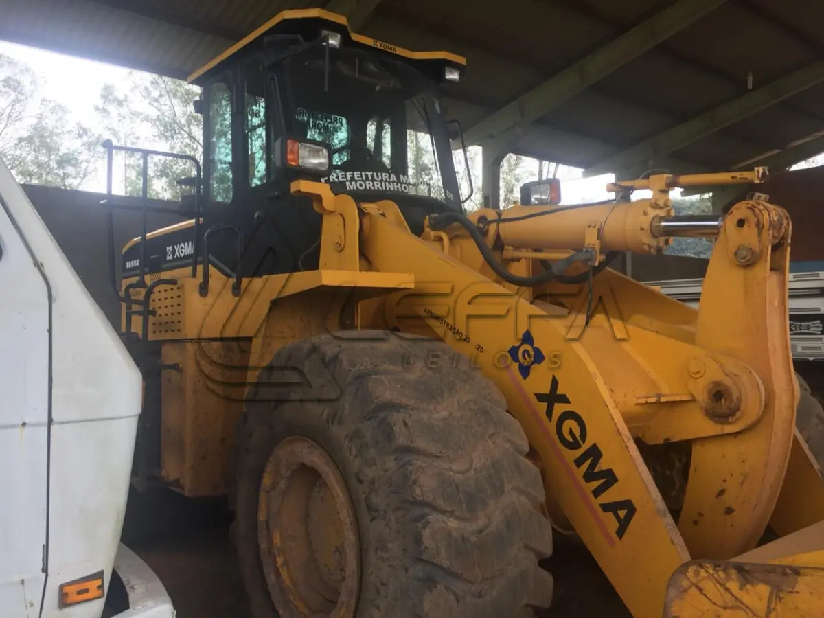 LOTE 007 - PÁ CARREGADEIRA XGMA, MODELO XG958, ano e modelo 2013