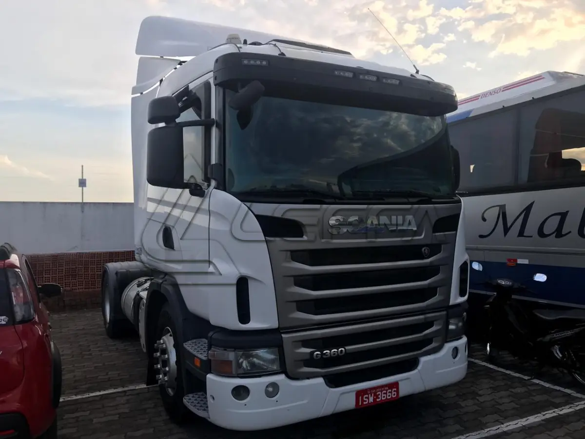 LOTE 002 - Caminhão Scania P360, 4x2, Ano 2012, Placas ISW 3666