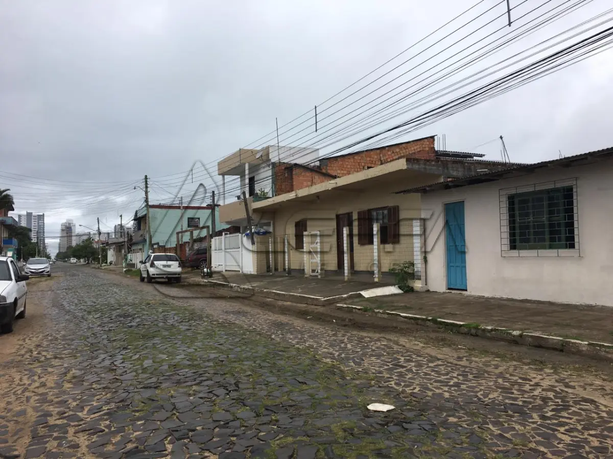 LOTE 001 - Terreno Urbano, com benfeitorias, na Rua Alexandrino de Alencar em Torres/RS