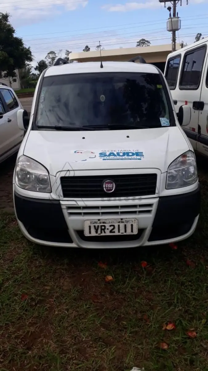 LOTE 003 - VEÍCULO FIAT/DOBLO, ATTRACTIV 1.4, placas IVR-2111, flex, ano e modelo 2014, cor branca