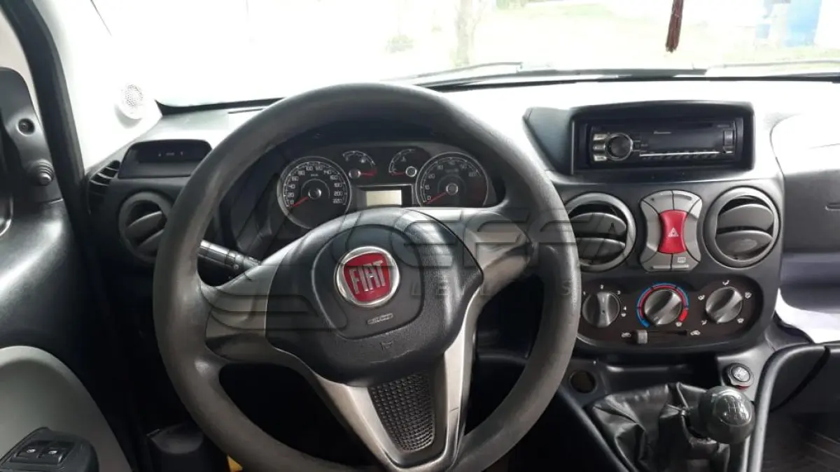 LOTE 003 - VEÍCULO FIAT/DOBLO, ATTRACTIV 1.4, placas IVR-2111, flex, ano e modelo 2014, cor branca