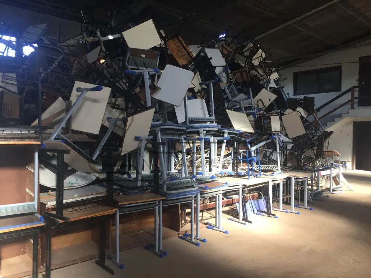 LOTE 012 - SUCATA – FERRO, MATERIAL ESCOLAR