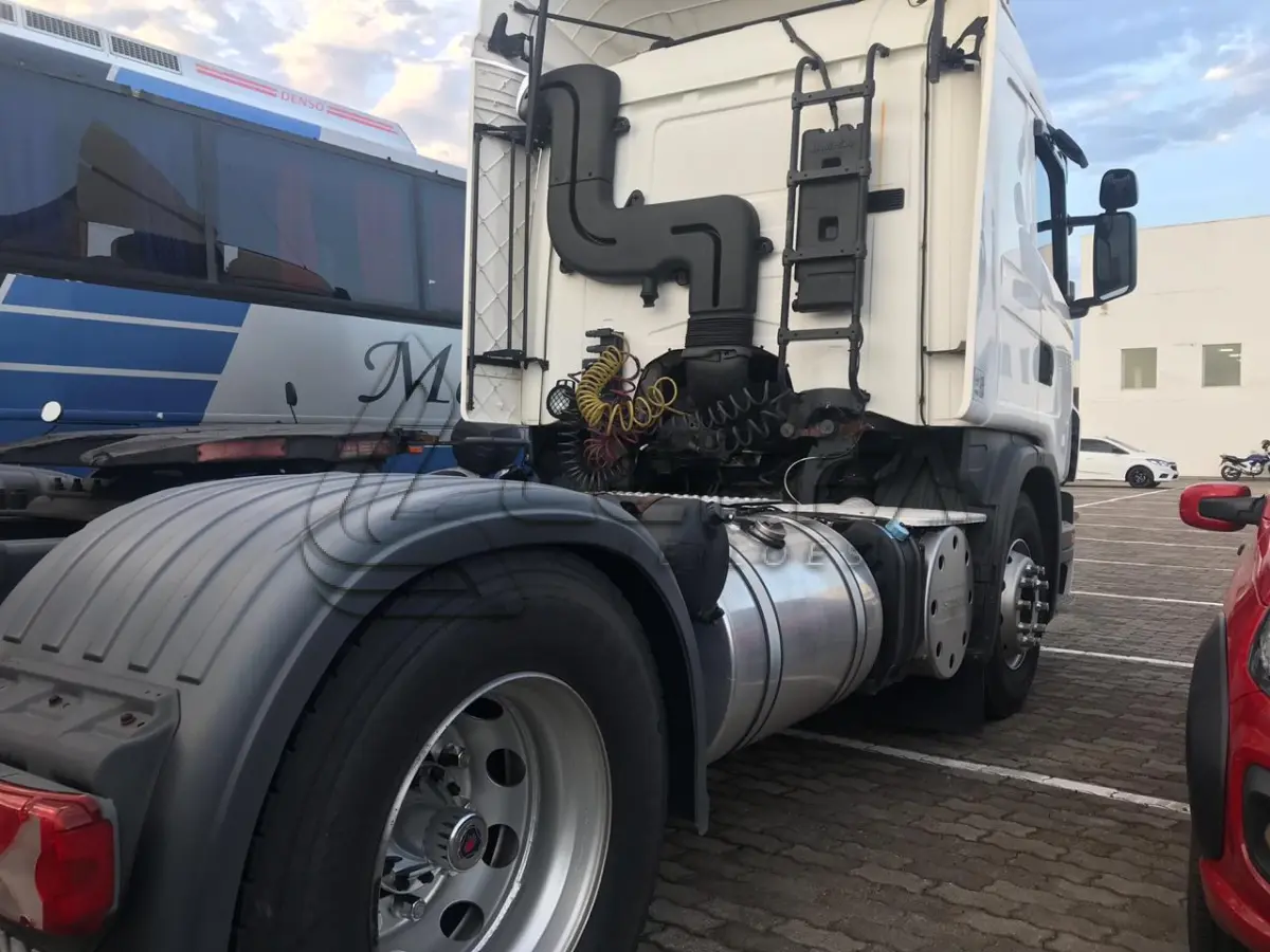 LOTE 002 - Caminhão Scania P360, 4x2, Ano 2012, Placas ISW 3666