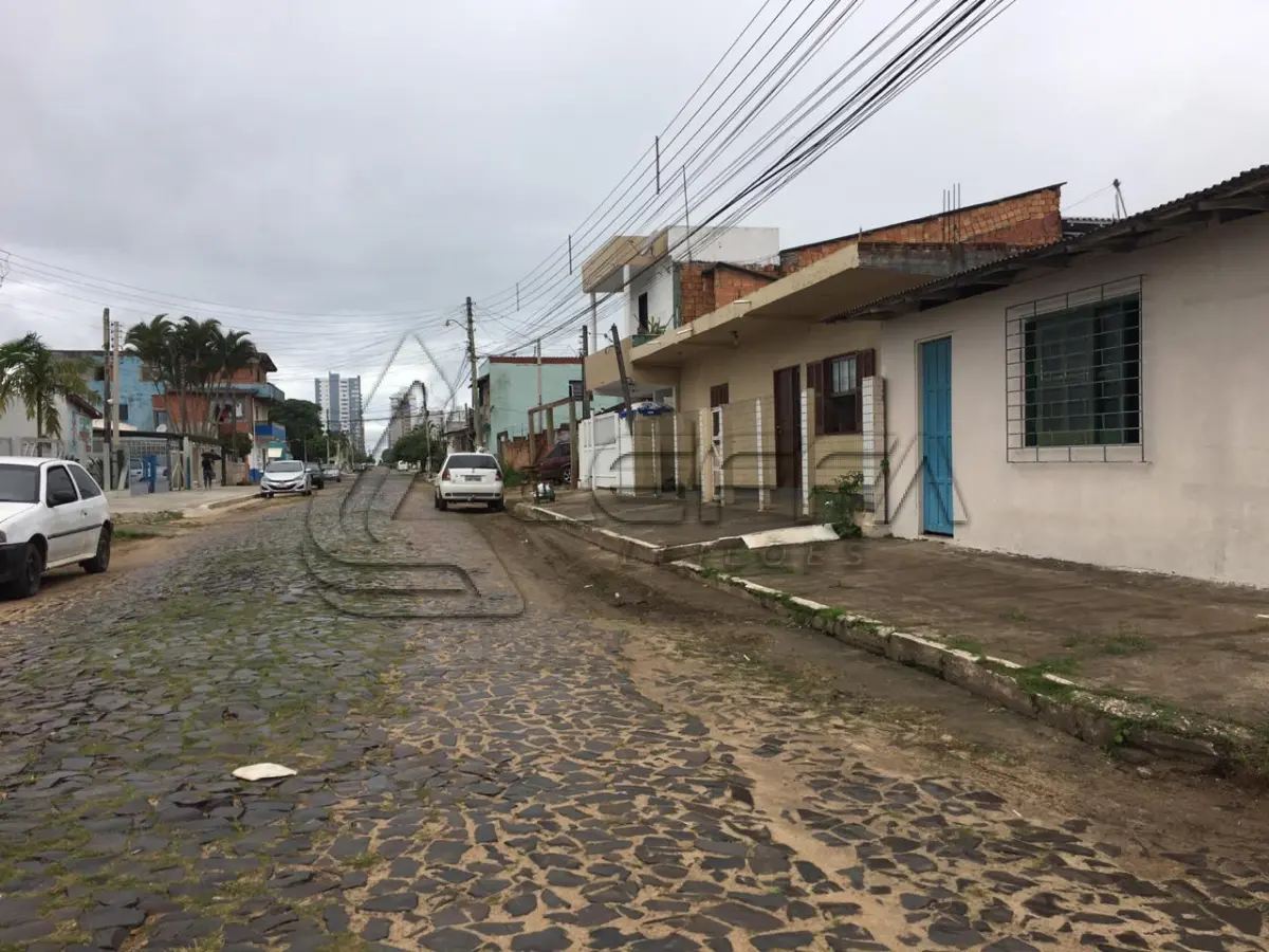 LOTE 001 - Terreno Urbano, com benfeitorias, na Rua Alexandrino de Alencar em Torres/RS