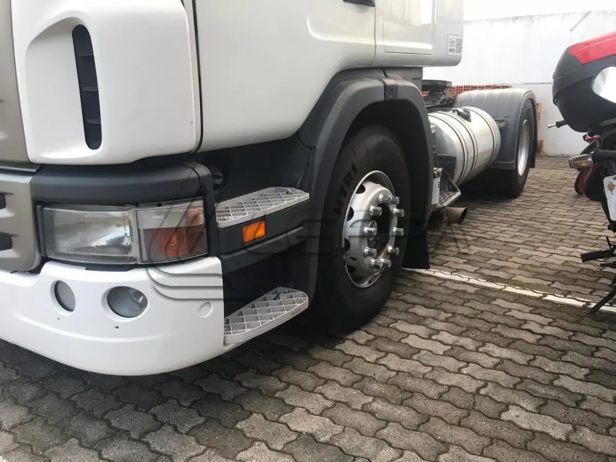 LOTE 002 - Caminhão Scania P360, 4x2, Ano 2012, Placas ISW 3666