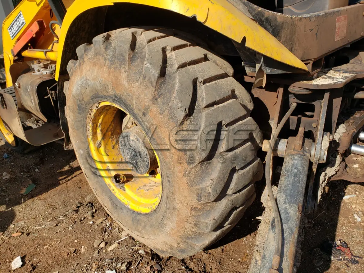 LOTE 004 - RETROESCAVADEIRA RANDON, ano 2013, 4x4