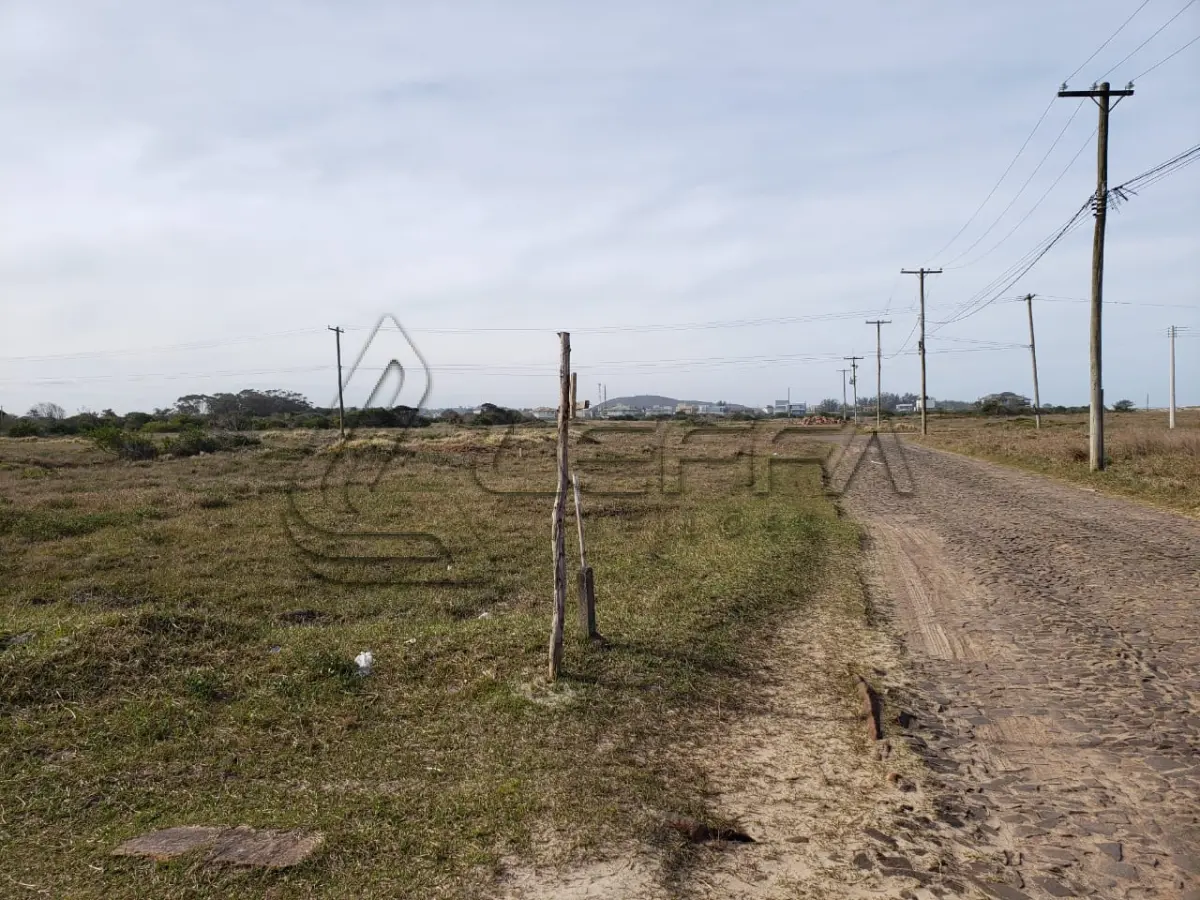 LOTE 002 - UM TERRENO URBANO, na Praia Riviera, lote 09 da quadra 05, em Torres/RS