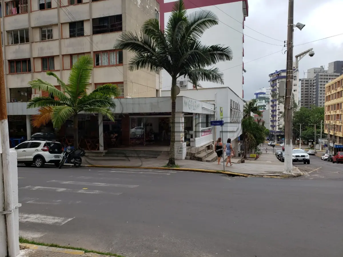 LOTE 001 - Loja Comercial 205 do Edifício Cine Sapt, na Rua Júlio de Castilhos, no Centro em Torres/RS
