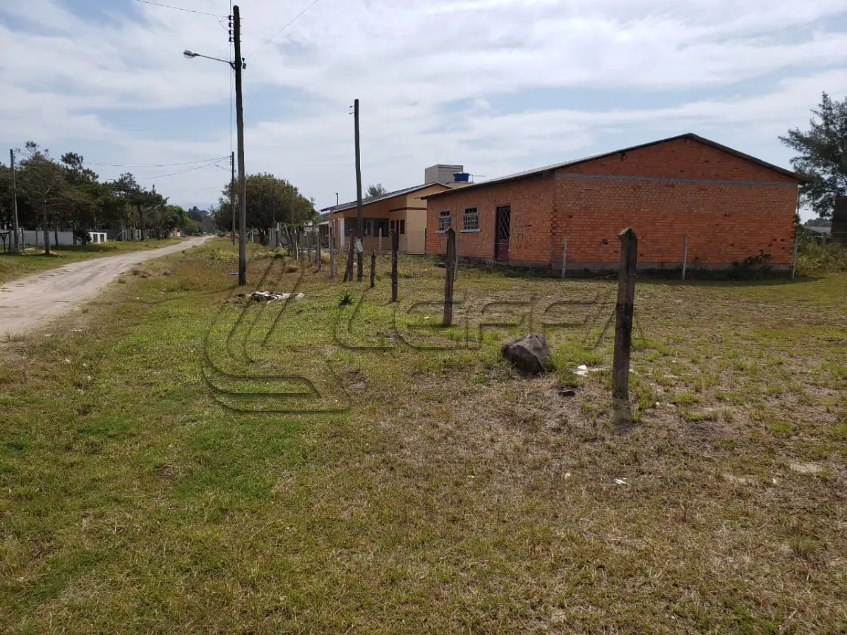 LOTE 001 - Terreno Urbano localizado na Praia Azul, lote 01 da quadra 25, em Arroio do Sal/RS