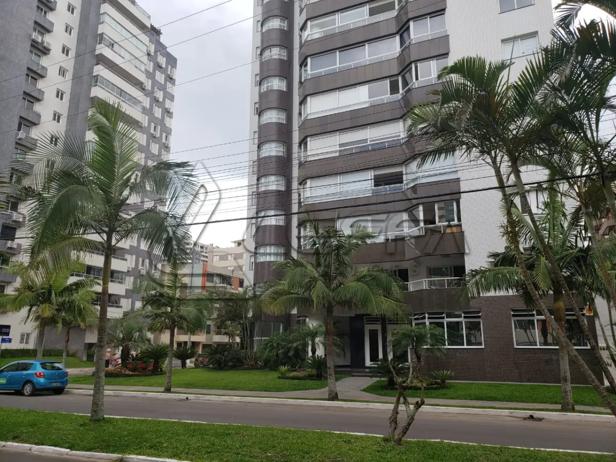 LOTE 001 - Apartamento 1201 e 2 box do edificio Estevanell, na avenida Silva Jardim no Centro em Torres/RS