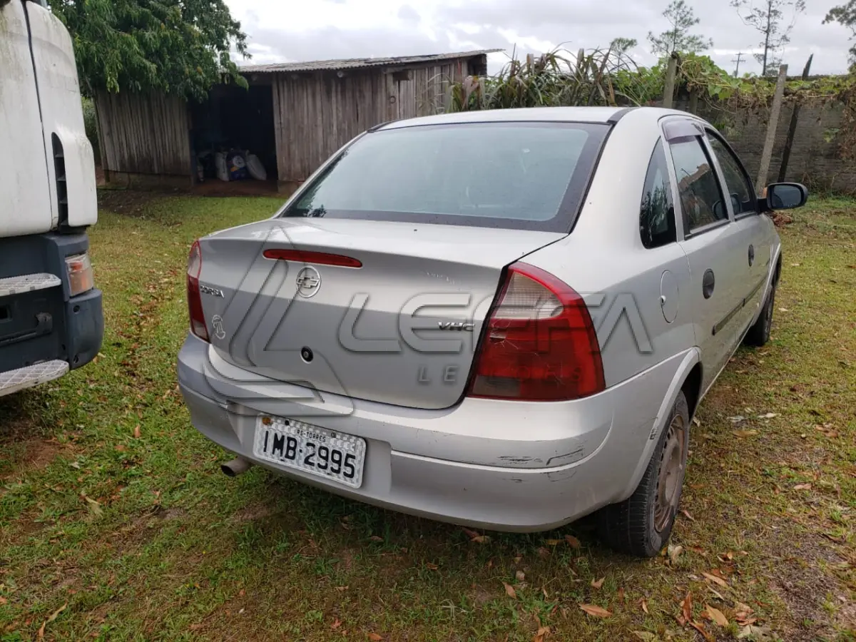 LOTE 004 - UM VEÍCULO GM/CORSA SEDAN PREMIUM, PLACAS IMB-2995