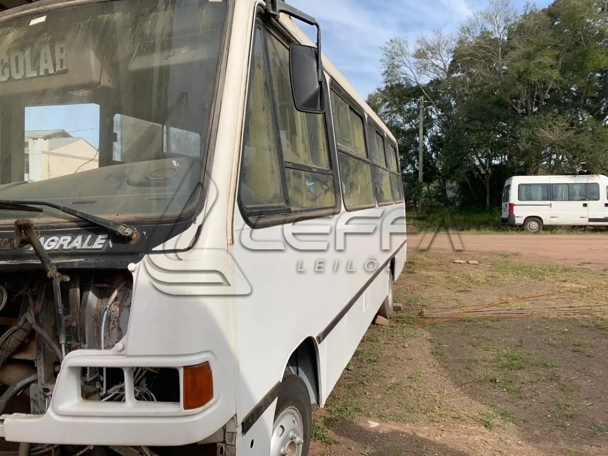 LOTE 009 - MICROONIBUS AGRALE MPOLO SENIOR GVD, placas IIT-0061, diesel, ano e modelo 1999, cor branca.