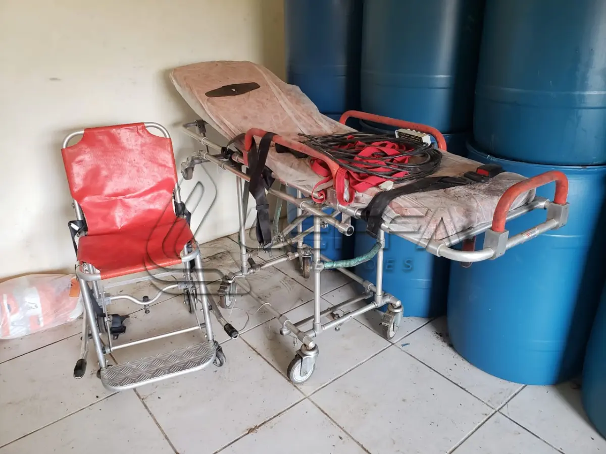 LOTE 006 - MACA RETRÁTIL PARA AMBULÂNCIA E CADEIRA DE RESGATE