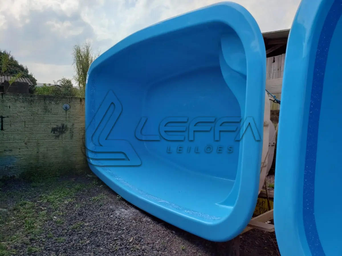 LOTE 005 - PISCINA DE 5,50 METROS COM CAPACIDADE DE 19.600 LITROS