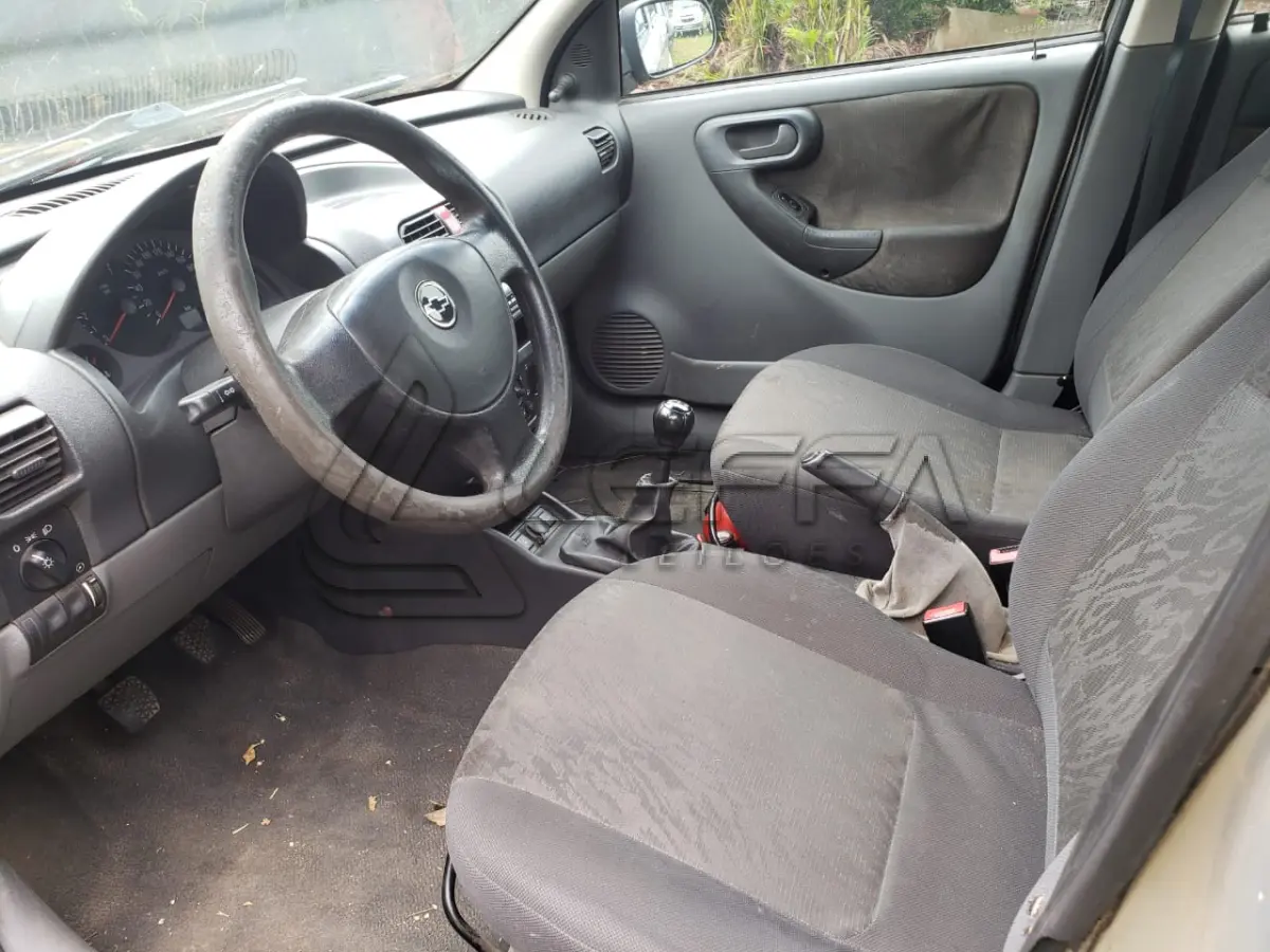 LOTE 004 - UM VEÍCULO GM/CORSA SEDAN PREMIUM, PLACAS IMB-2995