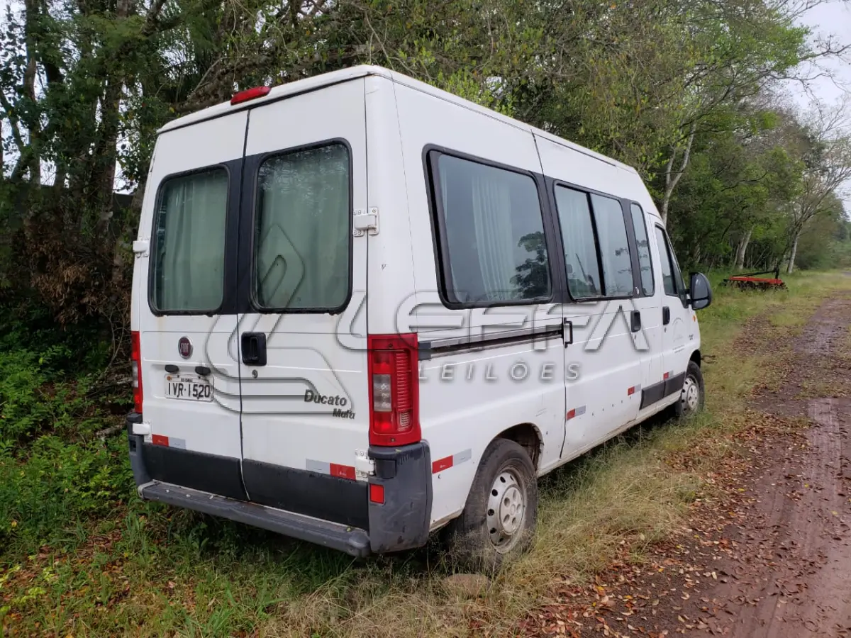 LOTE 004 - VEÍCULO FIAT/DUCATO MULTI TAKO, placas IVR-1520, diesel, ano e modelo 2014, cor branca