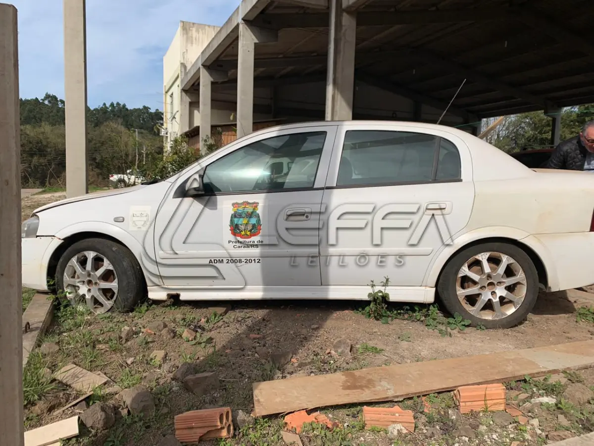 LOTE 001 - GM/ASTRA SEDAN ADVANTAGE , placas IQT-9082, flex, ano e modelo 2010, cor branca