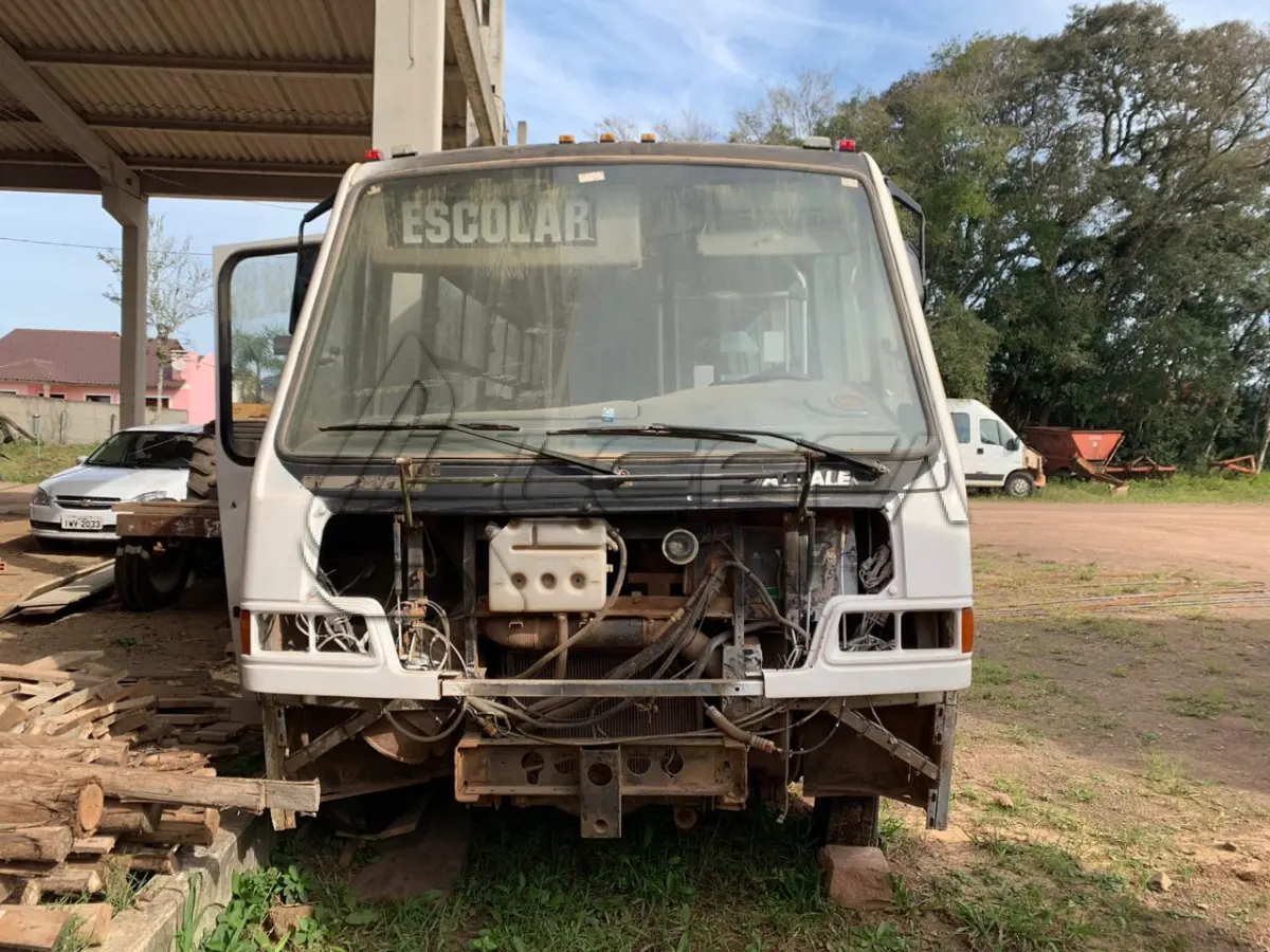 LOTE 009 - MICROONIBUS AGRALE MPOLO SENIOR GVD, placas IIT-0061, diesel, ano e modelo 1999, cor branca.