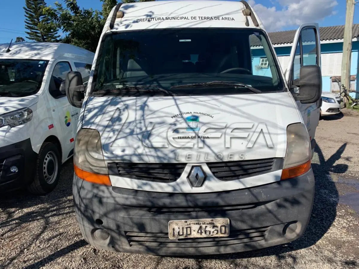 LOTE 002 - MICROONIBUS RENAULT MASTER JAEDI, diesel, ano 2012, modelo 2013