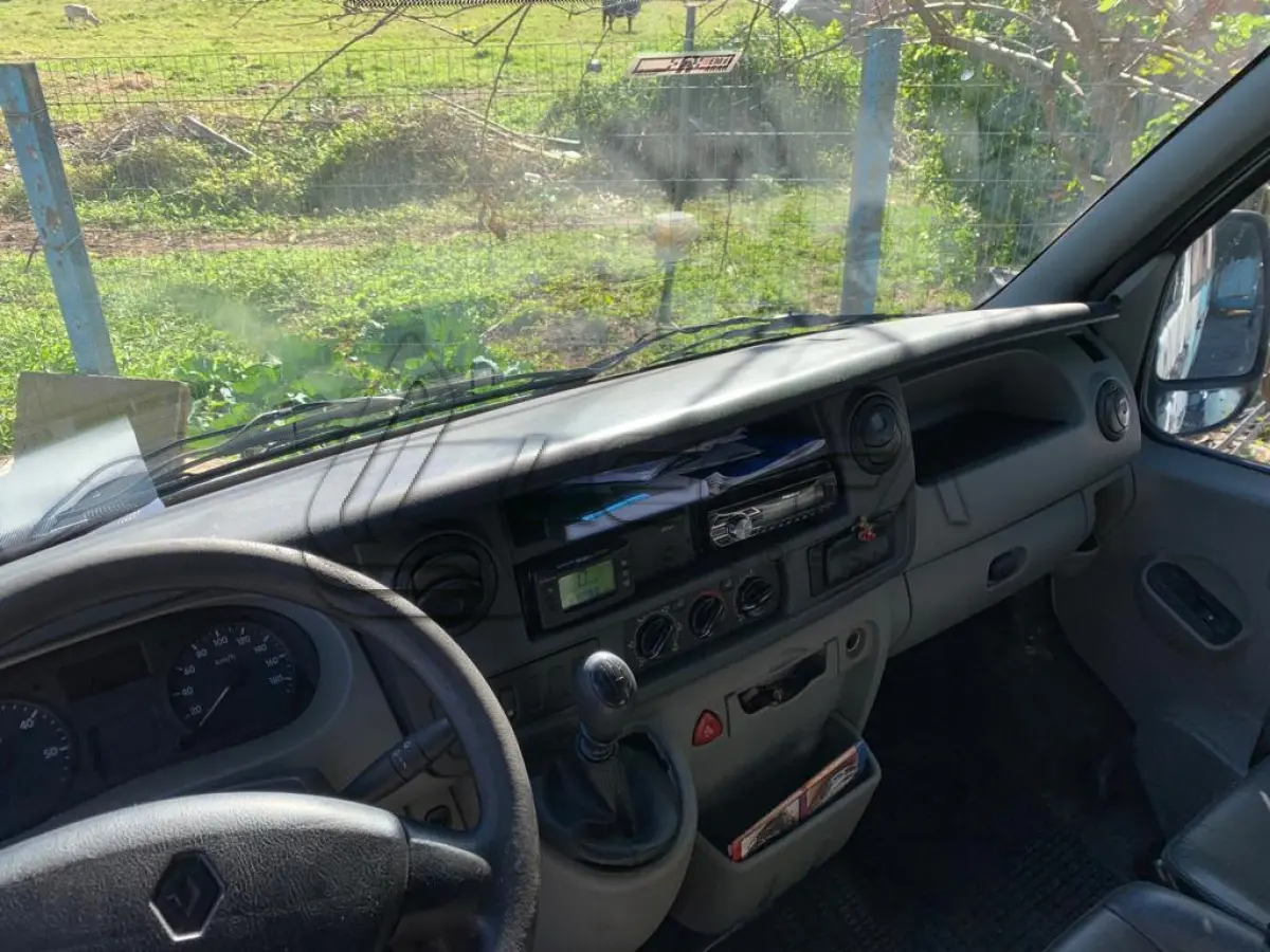 LOTE 002 - MICROONIBUS RENAULT MASTER JAEDI, diesel, ano 2012, modelo 2013