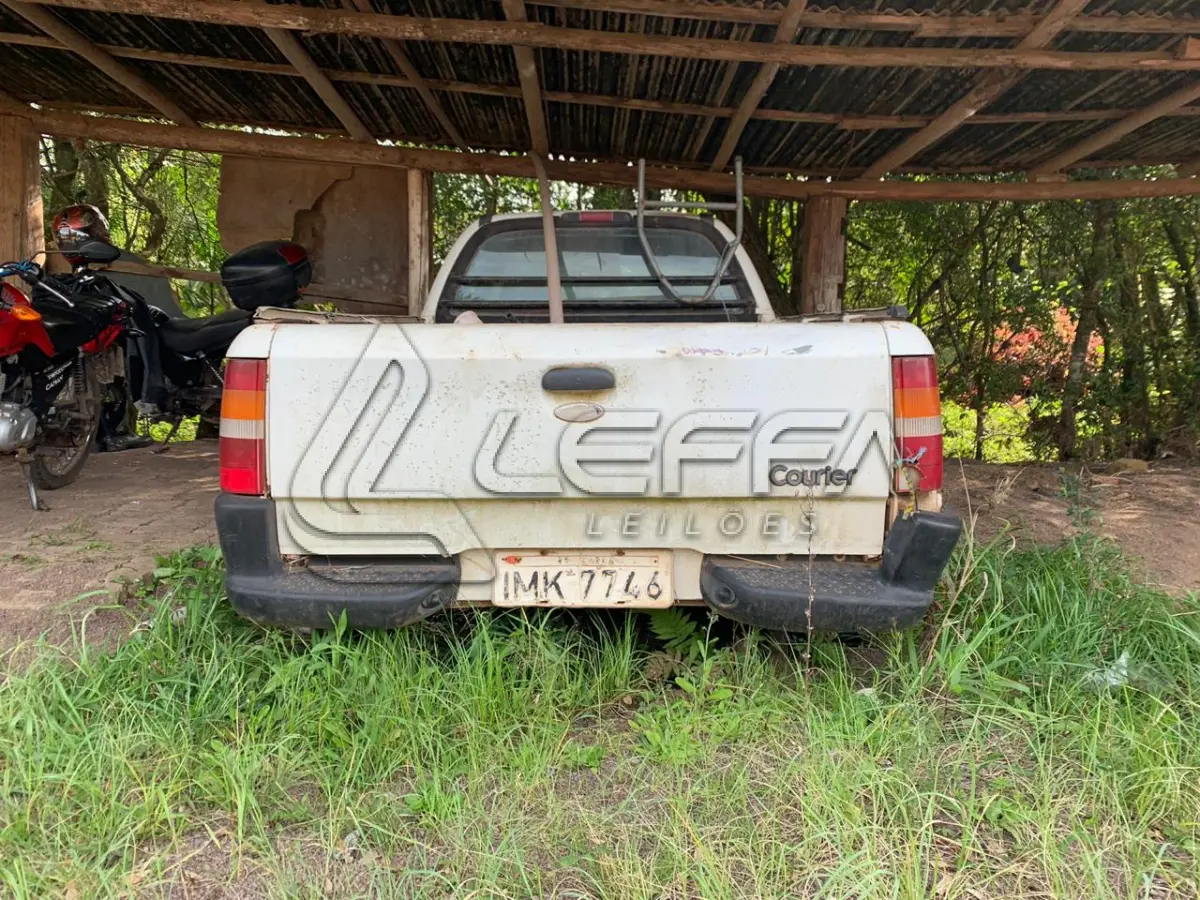 LOTE 007 - FORD/COURIER/Ambulância 1.6 L, placas IMK-7746, gasolina, ano e modelo 2005, cor branca