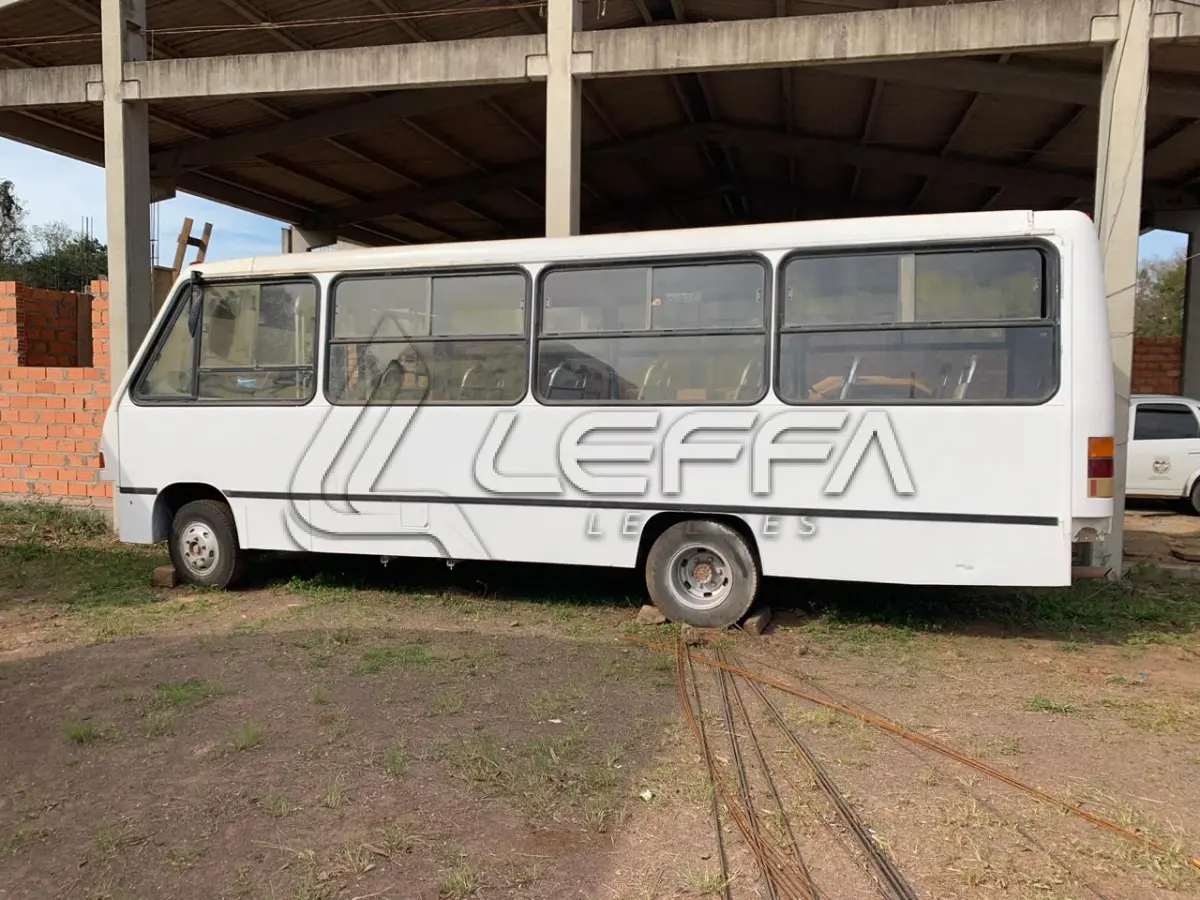 LOTE 009 - MICROONIBUS AGRALE MPOLO SENIOR GVD, placas IIT-0061, diesel, ano e modelo 1999, cor branca.