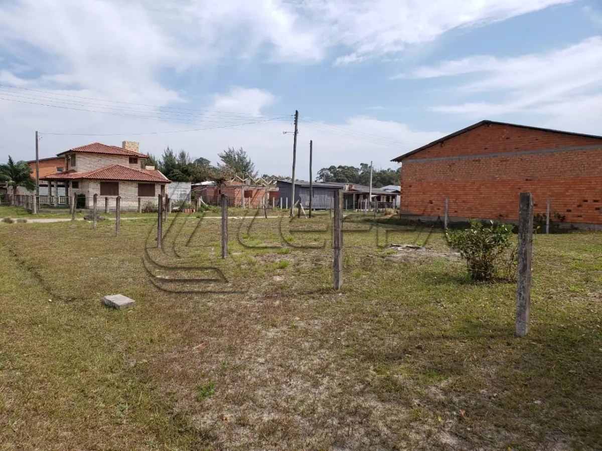 LOTE 001 - Terreno Urbano localizado na Praia Azul, lote 01 da quadra 25, em Arroio do Sal/RS
