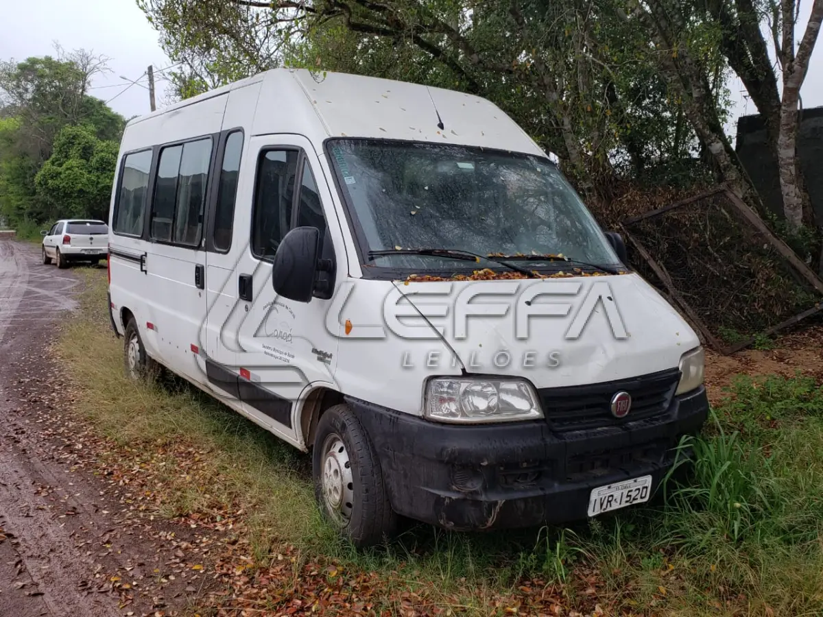 LOTE 004 - VEÍCULO FIAT/DUCATO MULTI TAKO, placas IVR-1520, diesel, ano e modelo 2014, cor branca