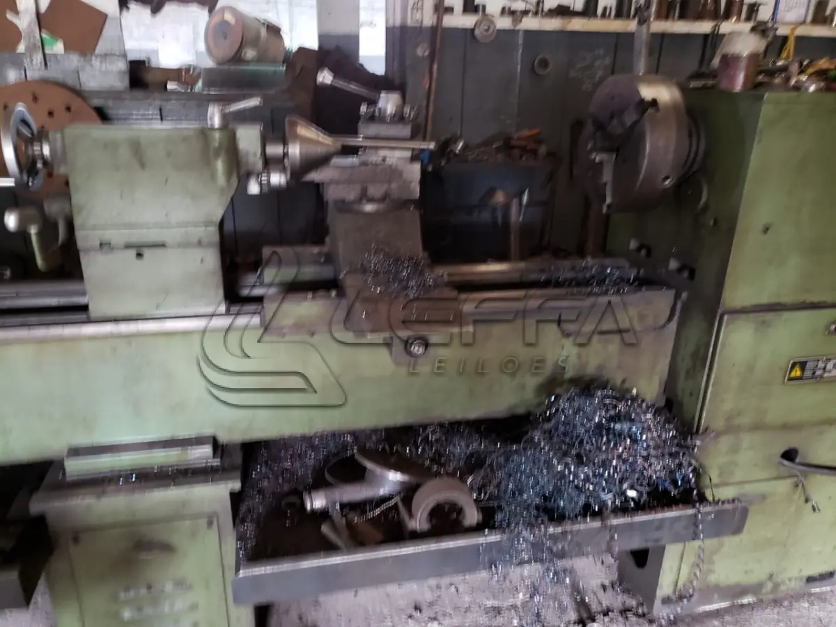 LOTE 010 - UM TORNO MECÂNICO, MARCA NARDINI, MODELO ND 325 CE